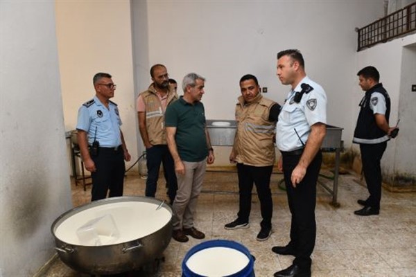 Mersin'de kaçak peynir imalathanesine inceleme