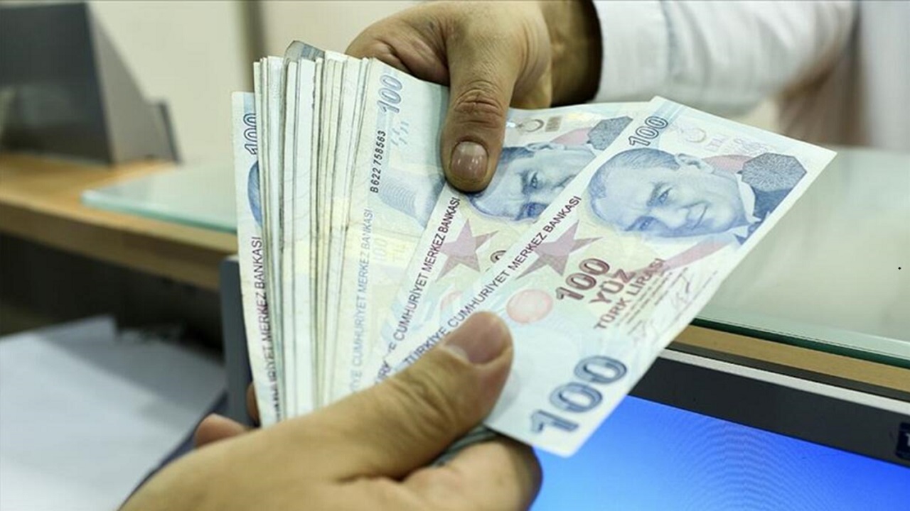 Milyonlarca emekliye 8 bin lira ikramiye verilecek: Kim ne kadar ödeme ikramiye alacak?