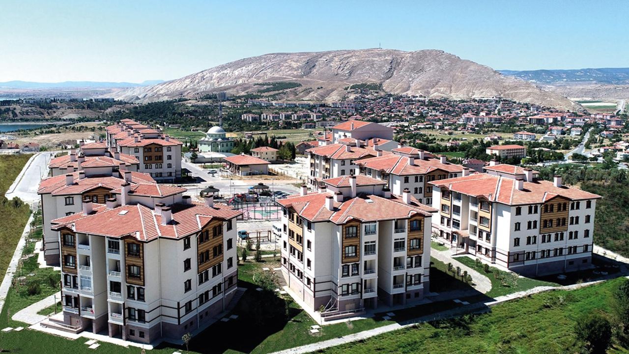 TOKİ o ilimizde yeni 166 konutluk yeni bir projeyi duyurdu: 12 bin TL'ye kira öder gibi ev sahibi olacaksınız...