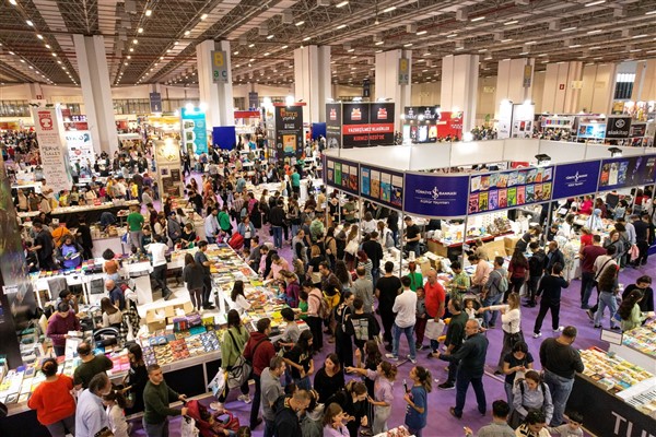 İZKİTAP ziyaretçilerini ağırlamaya devam ediyor