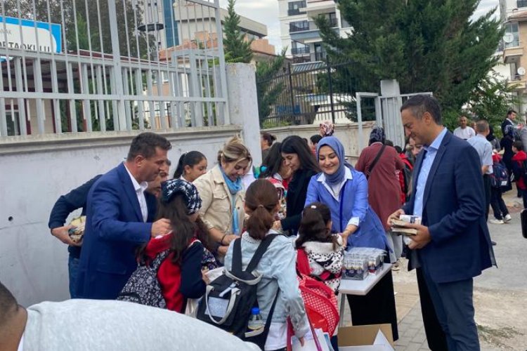 DEVA PARTİSİ'nden Çocuklara Beslenme Yardımı