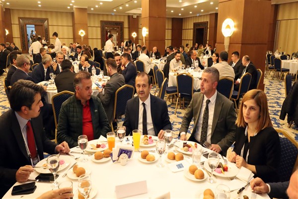 Çalıştaya gelen konuklar gala yemeğinde buluştu