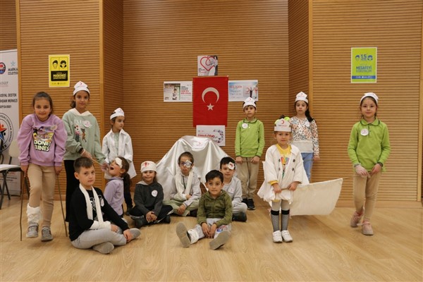 SGM drama öğrencilerinden Kızılay Haftası'nda etkinlik