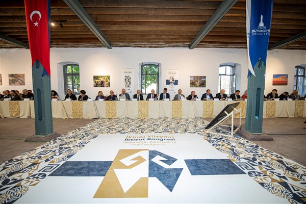 Başkan Soyer: “Geleceğin siyasetine yön verme niyetindeyiz”