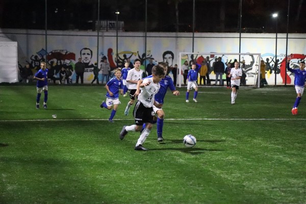 Kartal’da düzenlenen Uluslararası Futbol Turnuvası sona erdi