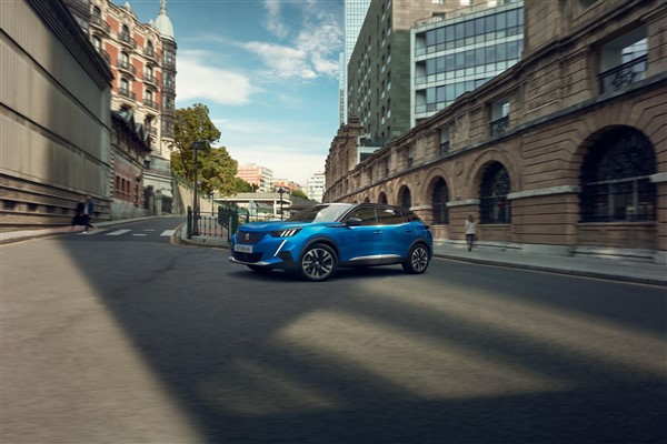 Peugeot SUV 2008’in elektriklisi yollara çıktı
