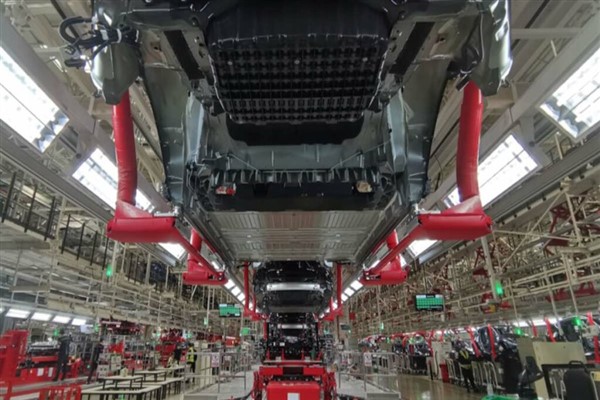 Tesla, Çinli çalışanlarını ABD’ye götürüyor