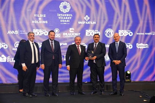 TBMM Başkanı Şentop’tan Akbal’a plaket