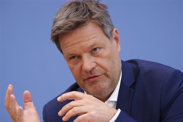 Almanya iş dünyası: Çin'den "kopmak" yanlış bir yol