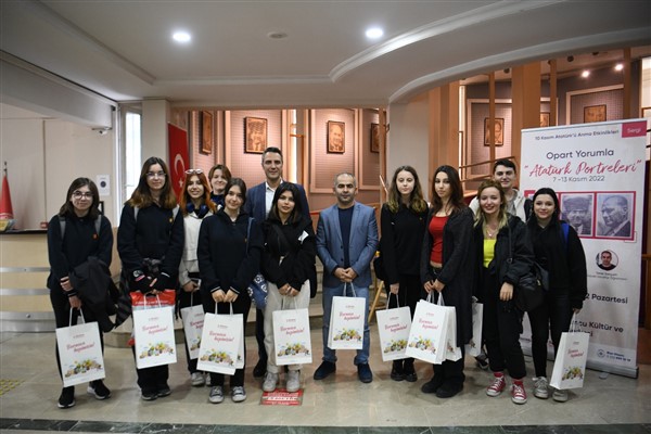 "Atatürk Portreleri Sergisi" Uğur Mumcu Kültür ve Sanat Merkezi’nde açıldı