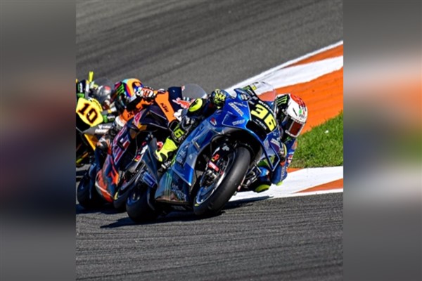 Suzuki, İspanya GP’sini kazanarak MotoGP’ye veda etti