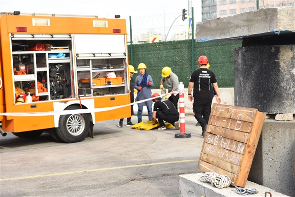 Kadıköy Afet Gönüllüleri projesi eğitimleri devam ediyor