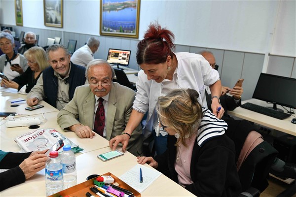 ABB, 'Yaşlılar ve Gençler Bilgi Erişim Merkezi'nde hizmet vermeye devam ediyor