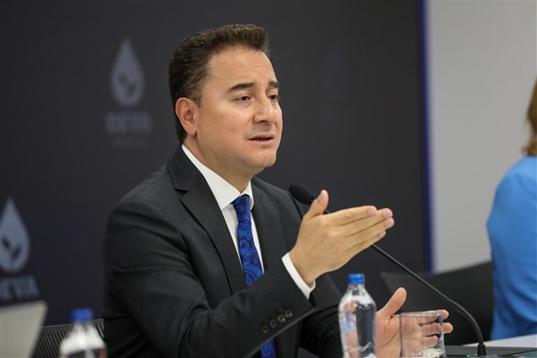 Babacan, Anıtkabir Özel Defteri'ni imzaladı