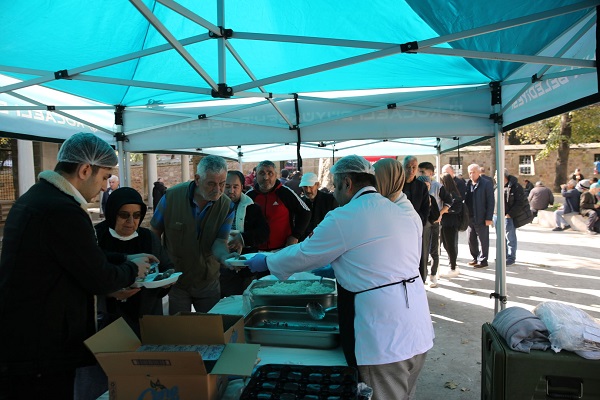 Kocaeli'de Atatürk’ün anısına ikram dağıtıldı