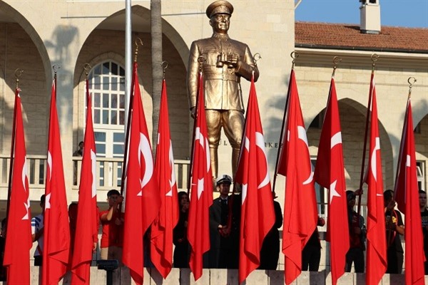 Atatürk, Mersin'de törenle anıldı