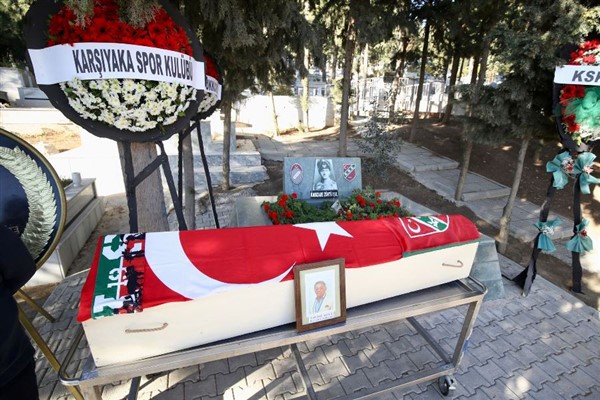 Karşıyaka'lı Secder Akıncı, son yolculuğuna uğurlandı