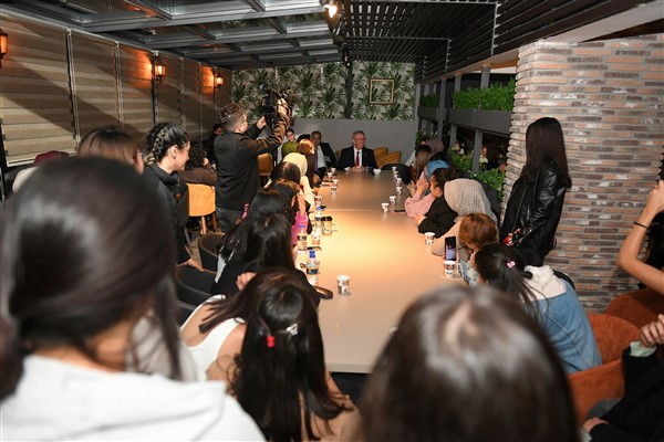 Başkan Yavaş Geçici Barınma Merkezleri’ndeki gençlerle buluştu