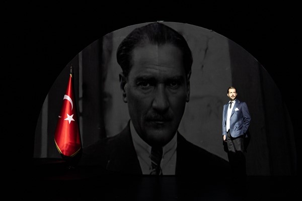 İzBBŞT’nin “Benim Naçiz Vücudum” adlı oyununun prömiyeri yapıldı