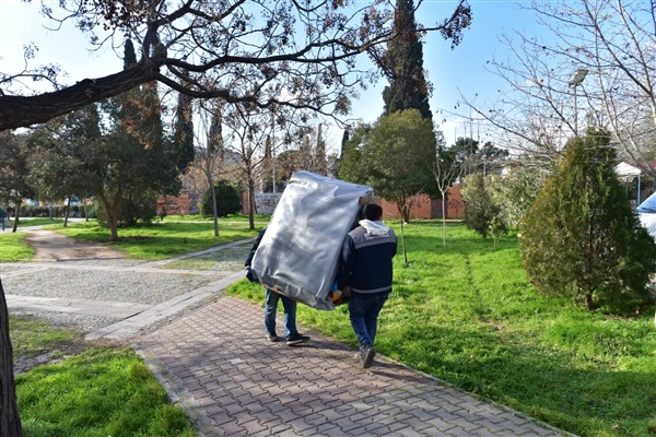 Bornova’da sokak hayvanlarına sıcak yuva
