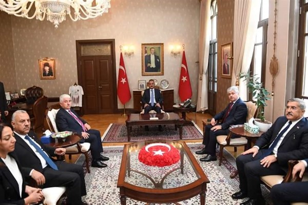 Bakan Özer'den Vali Doğan'a ziyaret