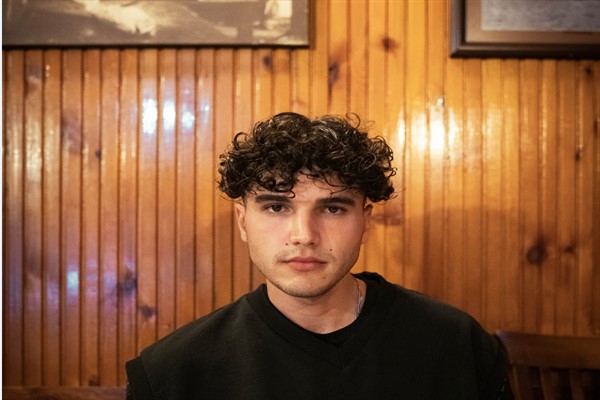 Emir Taha, yeni şarkısı 'Uzak Dur'u yayınladı