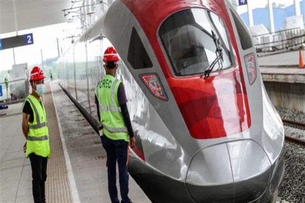 Jakarta-Bandung demir yolunda sona doğru