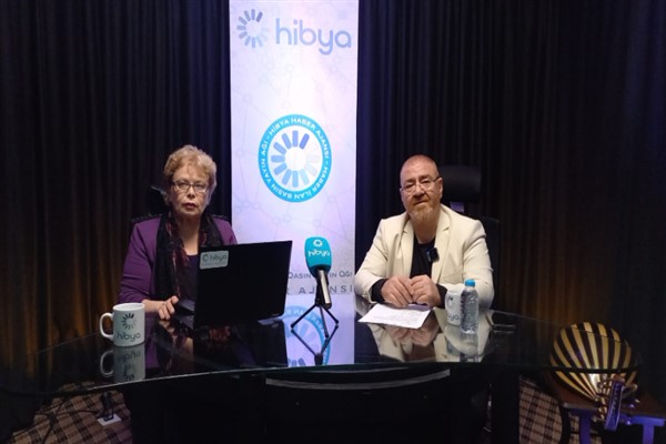 Müzisyen Mustafa Ertürk Konuğu ile Sanatsal Sohbetler'de Şiir Konuşuldu