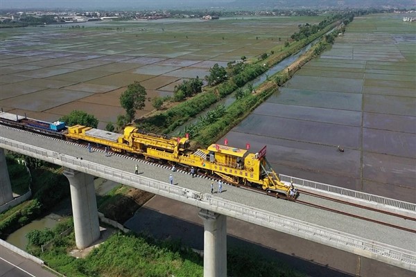 Jakarta-Bandung yüksek hızlı demiryolunun testi başarıyla tamamlandı