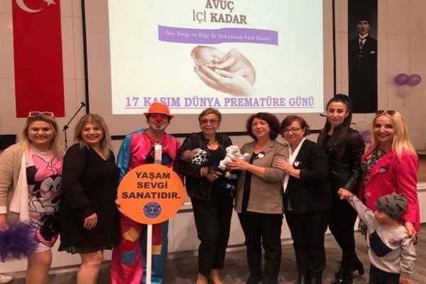 Prematüreli çocuklara ve ailelerine moral desteği