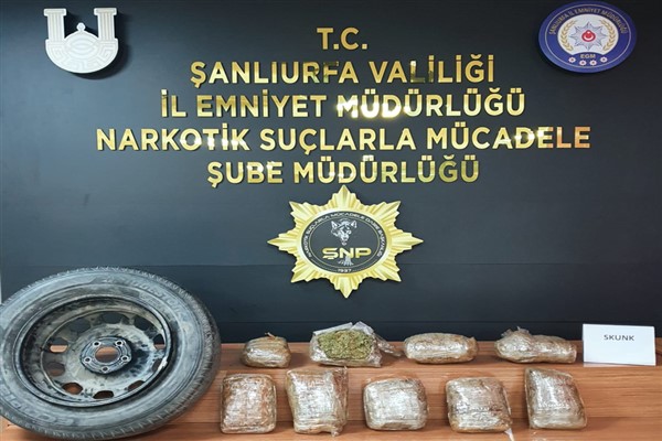 Şanlıurfa'da bir aracın stepnesinde 5 kilo 550 gram skunk ele geçirildi