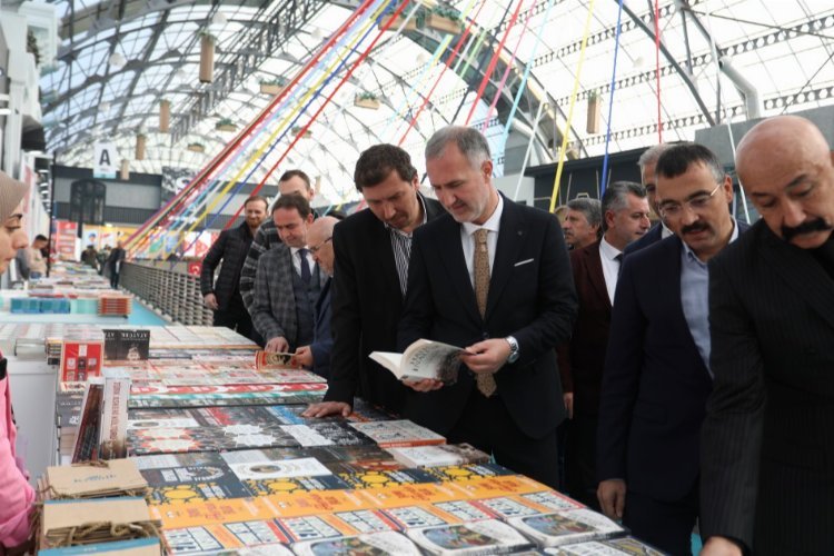 Bursa İnegöl'de şölene dönüşen 'Kitap Günleri' ilgi görüyor