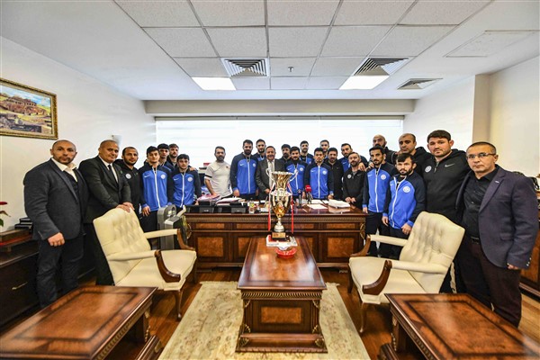 ASKİ Spor'un şampiyon güreşçileri, Kulüp Başkanı Yüksel Arslan’ı ziyaret etti