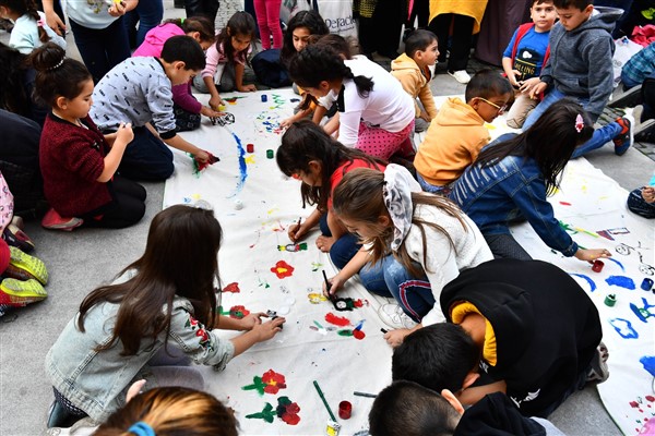 İzmir'de "Dünya Çocuk Hakları Günü"