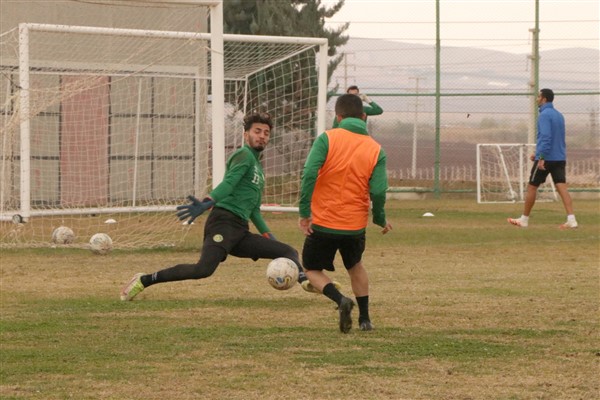 Şanlıurfaspor Teknik Direktörü Kılıç: "İlk yarıyı lider tamamlamak istiyoruz"