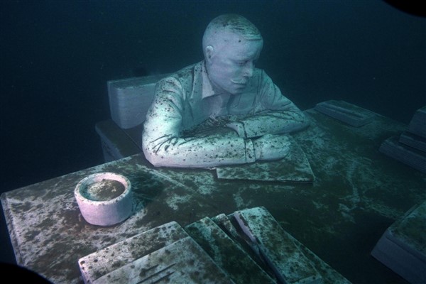 Balıkesir'in değerleri Su Altı Heykel Galerisi'nde sergileniyor