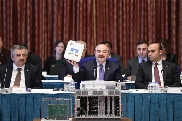 Bakan Varank, MMU'nun görev bilgisayarını tanıttı