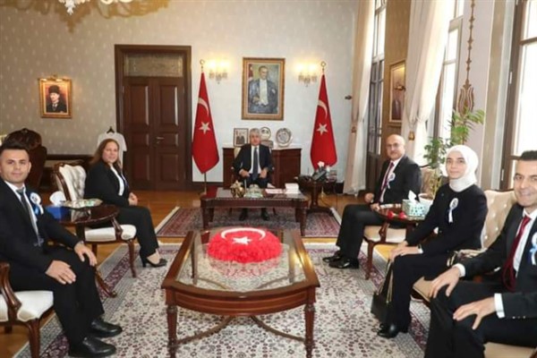 Vali Doğan, İl Milli Eğitim Müdürü Büyük'ü ve öğretmenleri makamında ağırladı