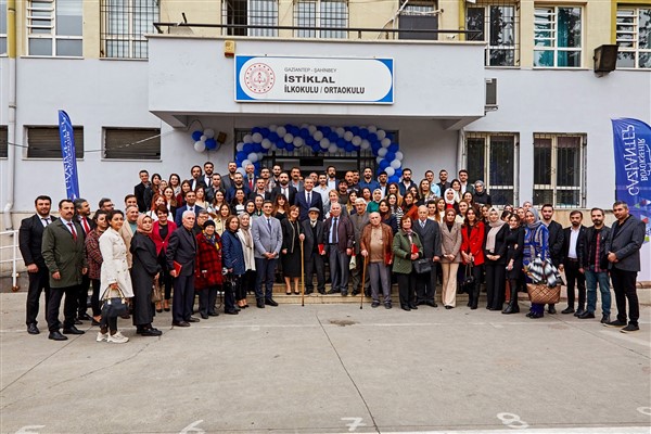 Başkan Şahin, mezun olduğu okulda öğretmenlerle bir araya geldi