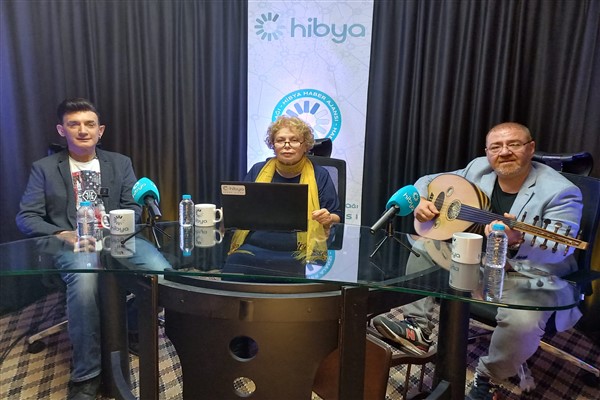 Müzisyen Mustafa Ertürk ve Hakan Güllühan Konukları ile Sanatsal Sohbetler'de Şiir Konuşuldu