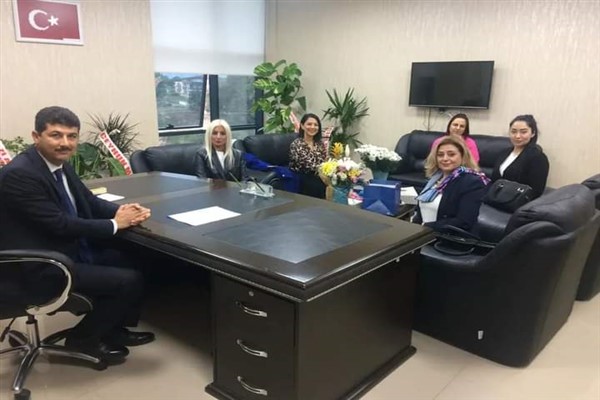 ÖZAKDER'den yetkililer İlçe Müdürü Yanmaz'ı ziyaret etti