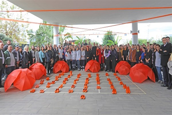Şiddete uğrayan kadınlar için 'Turuncu Ayakkabı Sergisi'