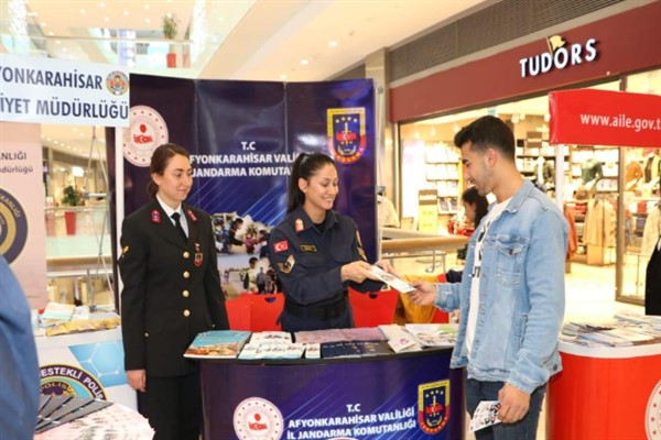 Afyonkarahisar'da 'kadına el kalkamaz' ve KADES uygulamaları eğitimi