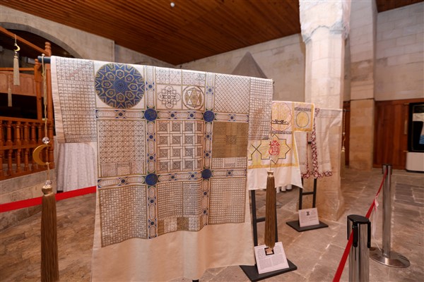 Gaziantep’te “Dualı Gömlekler” sergisi açıldı