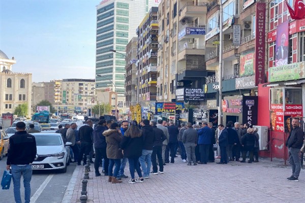Şanlıurfa'da CHP İl Başkanı Budak'ın aracına mermi konuldu