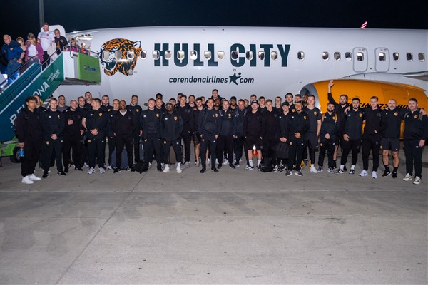 Hull City, taraftarıyla birlikle Antalya'ya geldi
