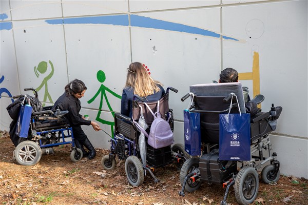 Bursa'da farkındalığı renklerle sağladılar