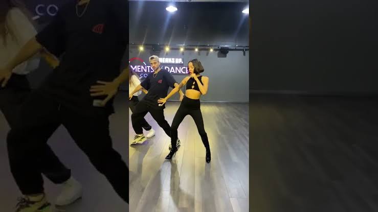 Zeynep Bastık sürpriz danslarla Harbiye’ye hazır