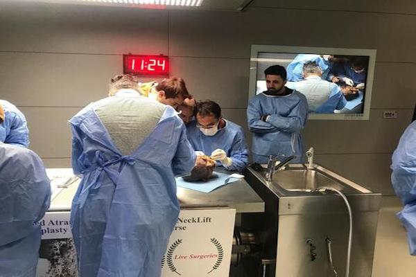100'ü aşkın yabancı doktor, kadavralar üzerinde estetik cerrahi ameliyatı uyguladı