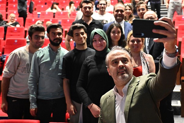 Bursa'da 10 bin öğrenci, burslarına kavuştu